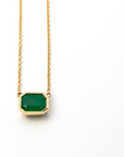 detail-gold-pendant-heritage-natural-birthstone.png