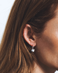less-amours-bright-silver-earrings-diamond-earrings-luminous-jewel.png