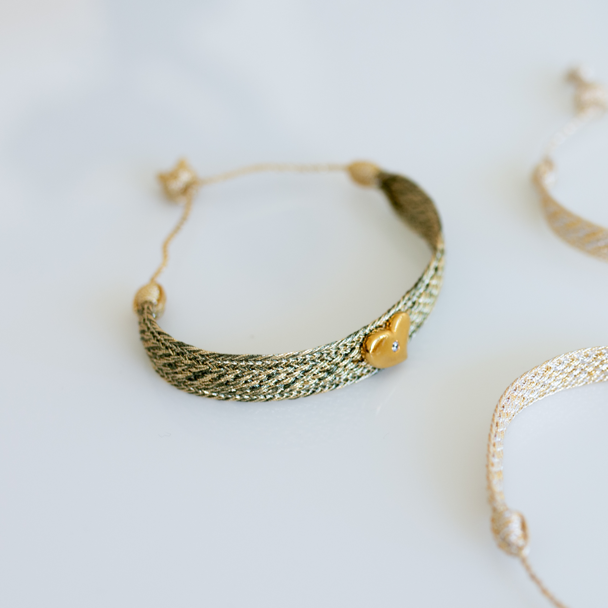 detail-sfifa-vermeil-heart-diamond-bracelet.png