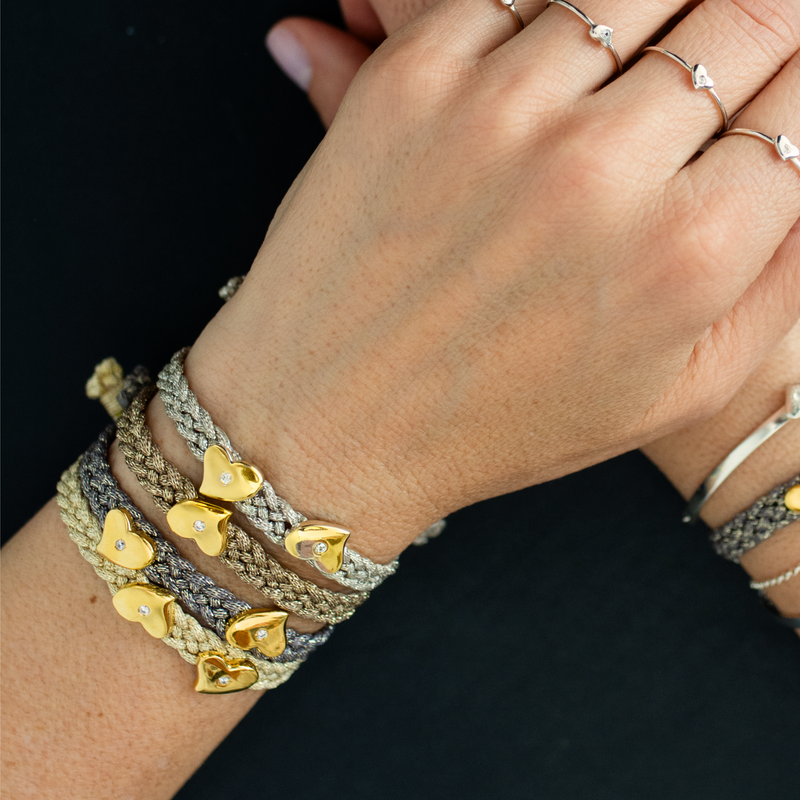 LES AMOURS metallic bracelet ♥ : Metallic ribbon with vermeil hearts.