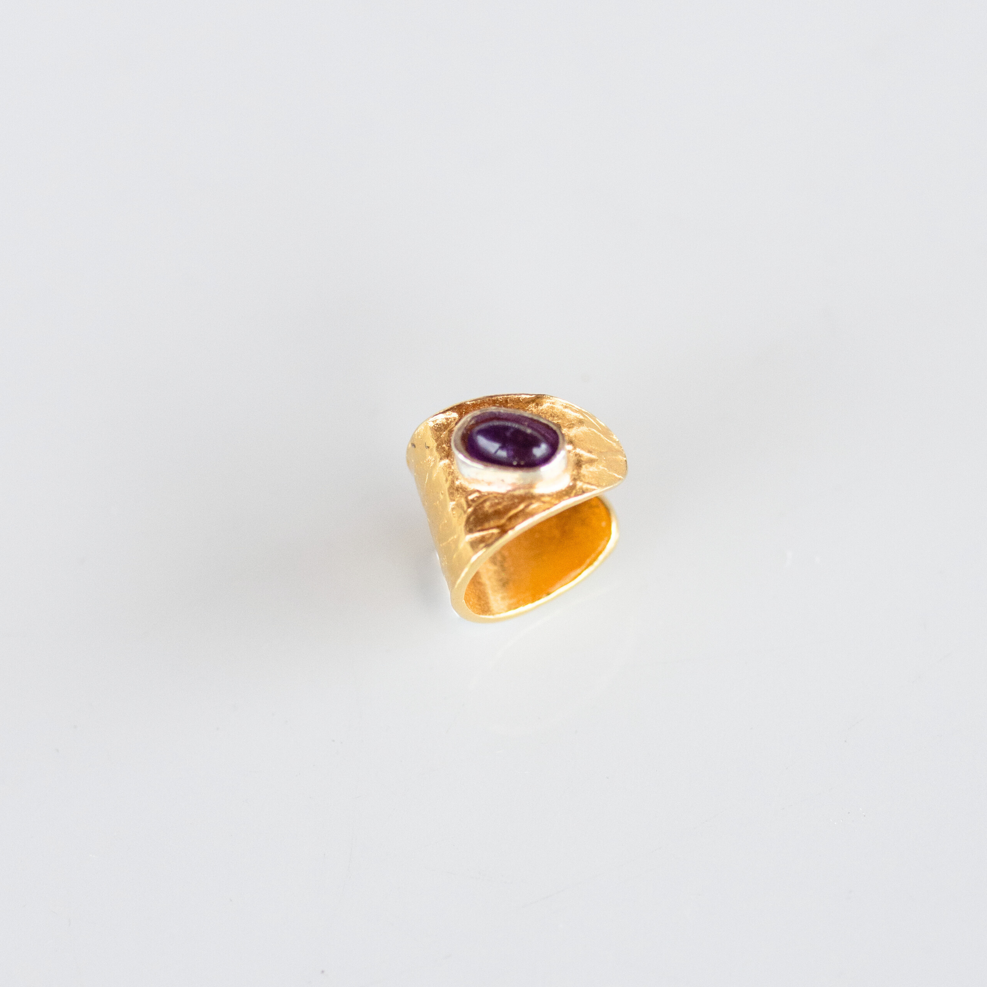 Reptilia vermeil earcuff with amethyst, front view