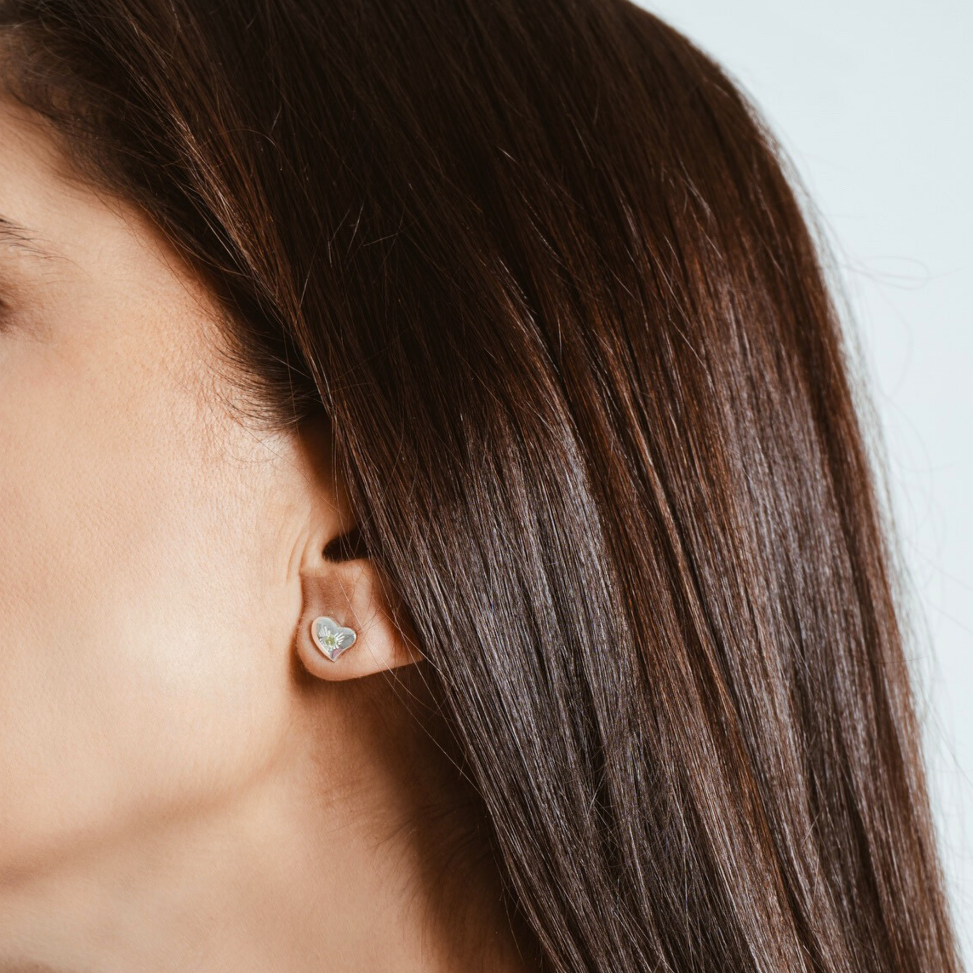 carlota-guardia-bright-heart-earrings-sterling-silver-diamond-model