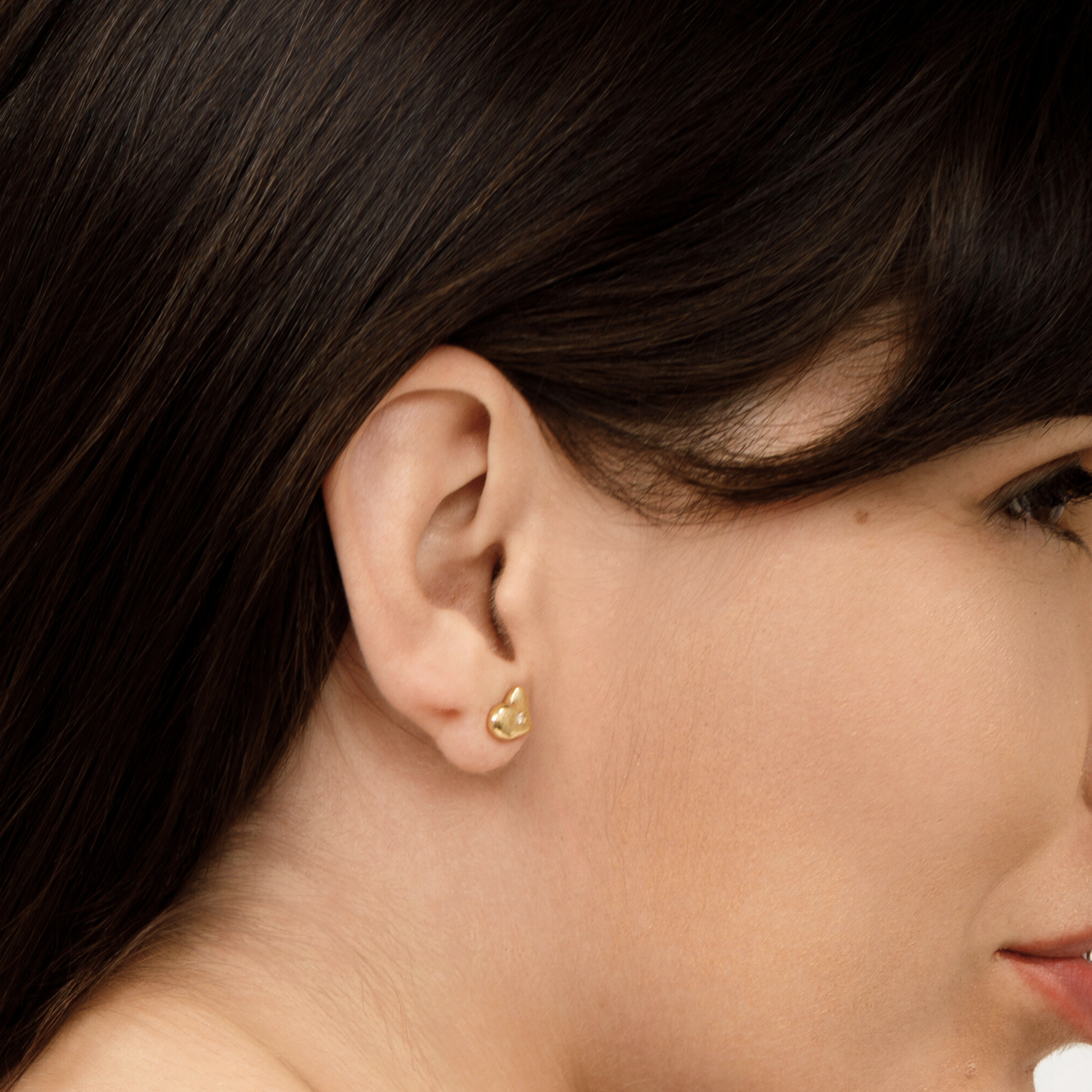 bright-heart earrings in vermeil and diamond, detail model, small size, carlota guardia jewelry