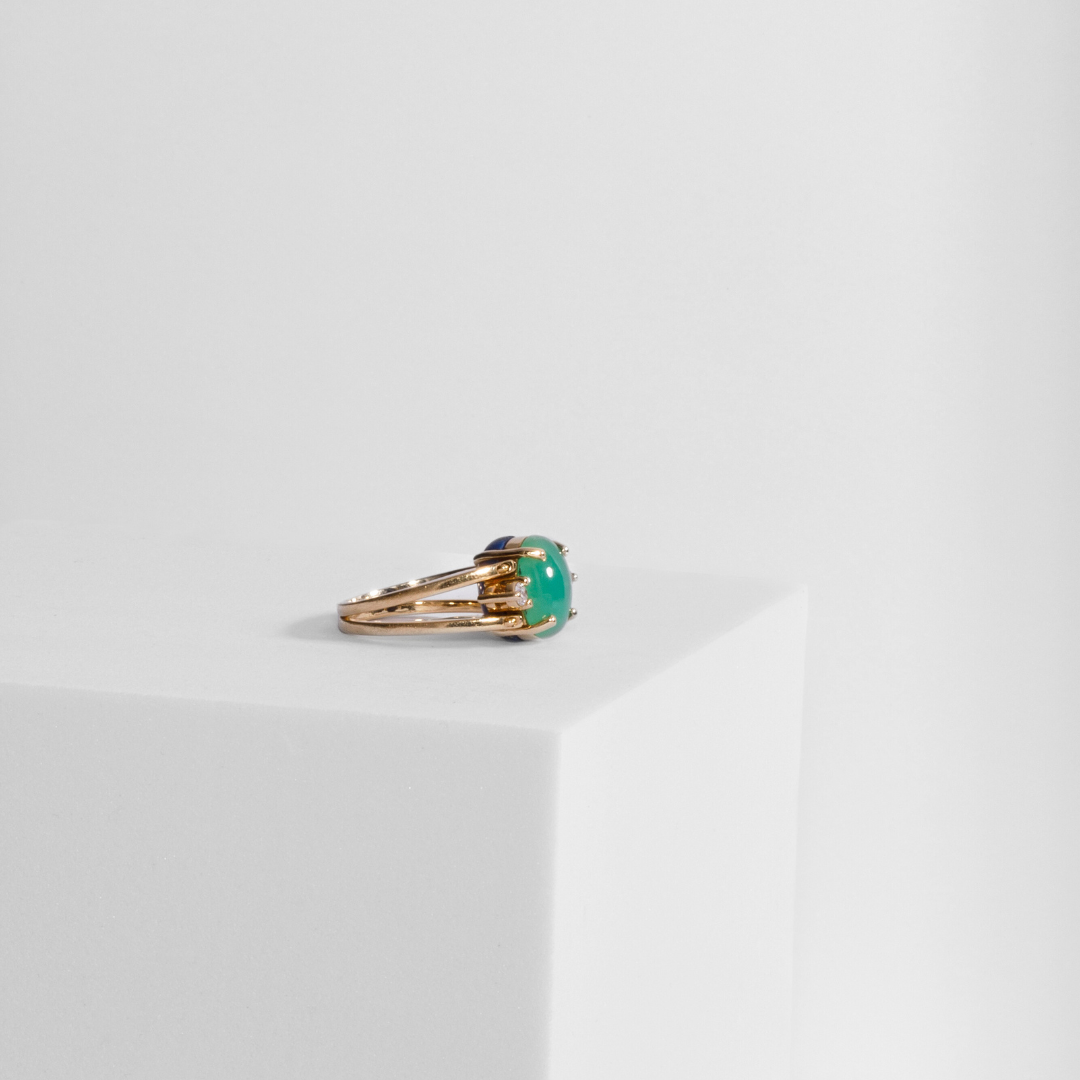 Kinetic ring in gold with diamond and gemstone by Carlota Guardia
