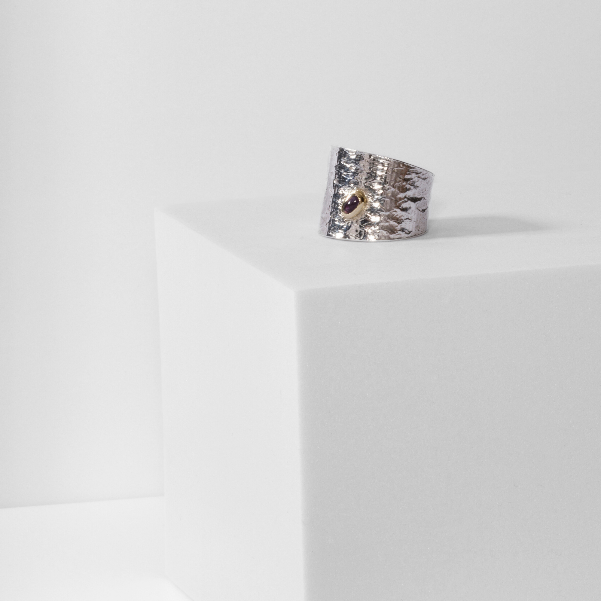 REPTILIA RING · SILVER AND NATURAL STONES