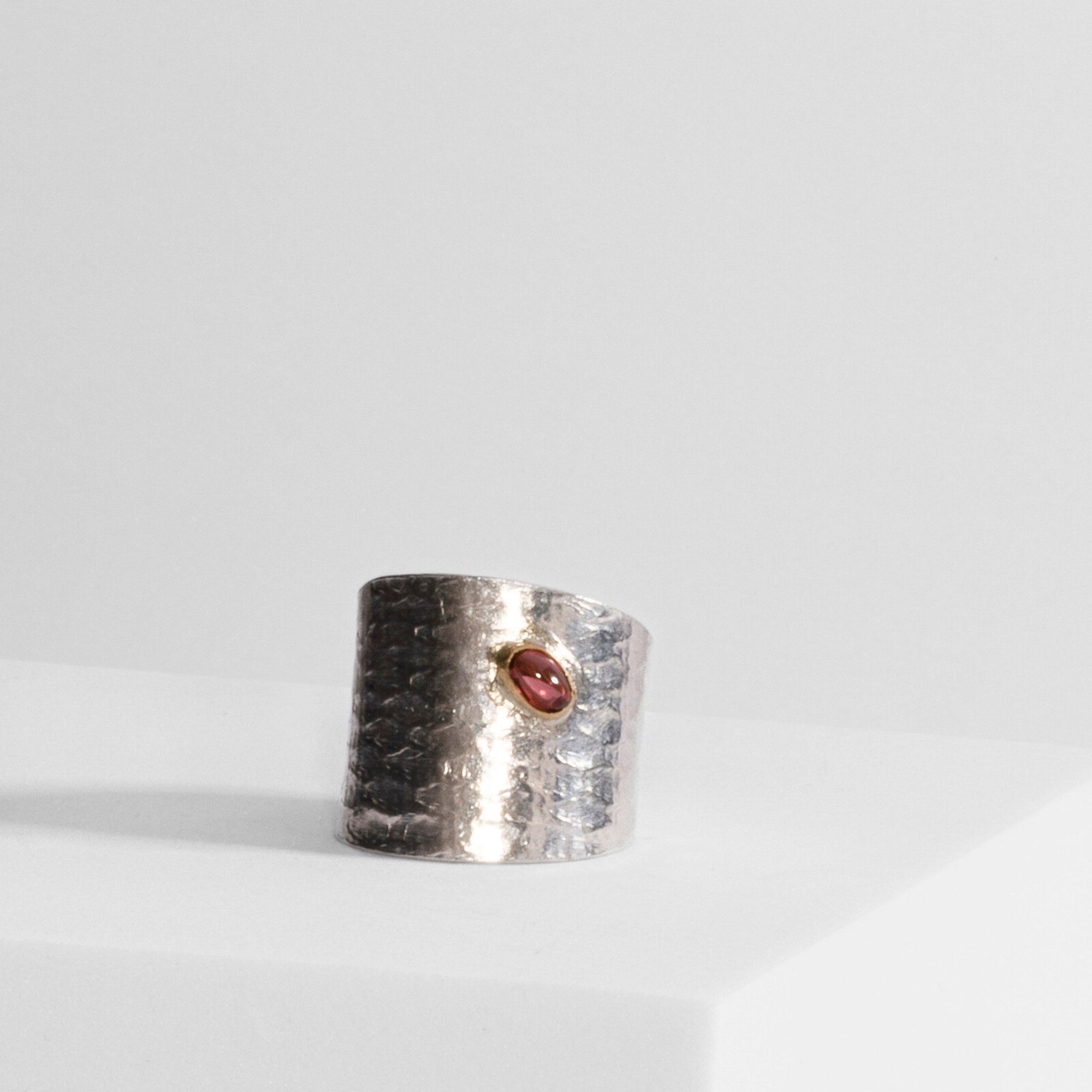 REPTILIA RING · SILVER AND NATURAL STONES