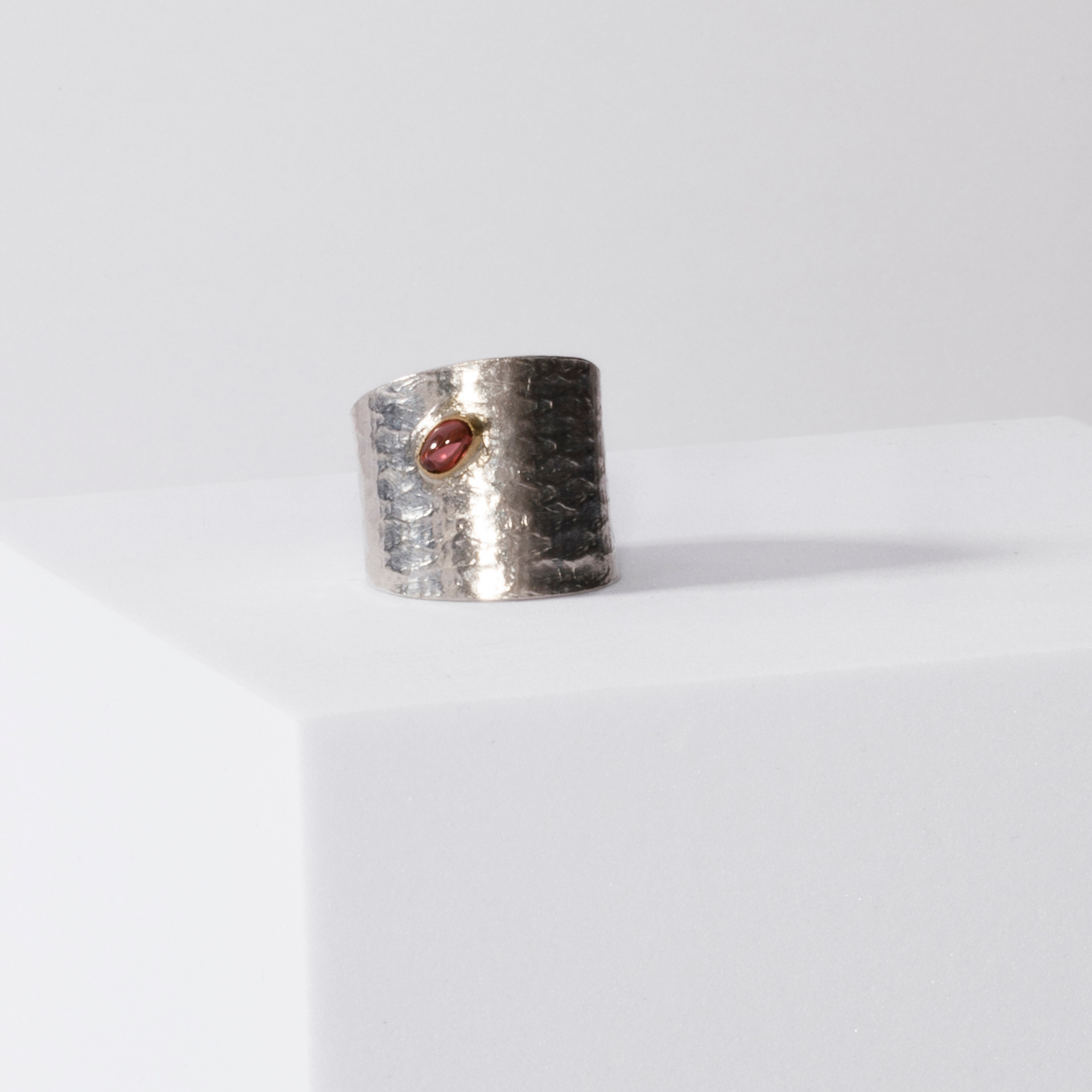 REPTILIA RING · SILVER AND NATURAL STONES