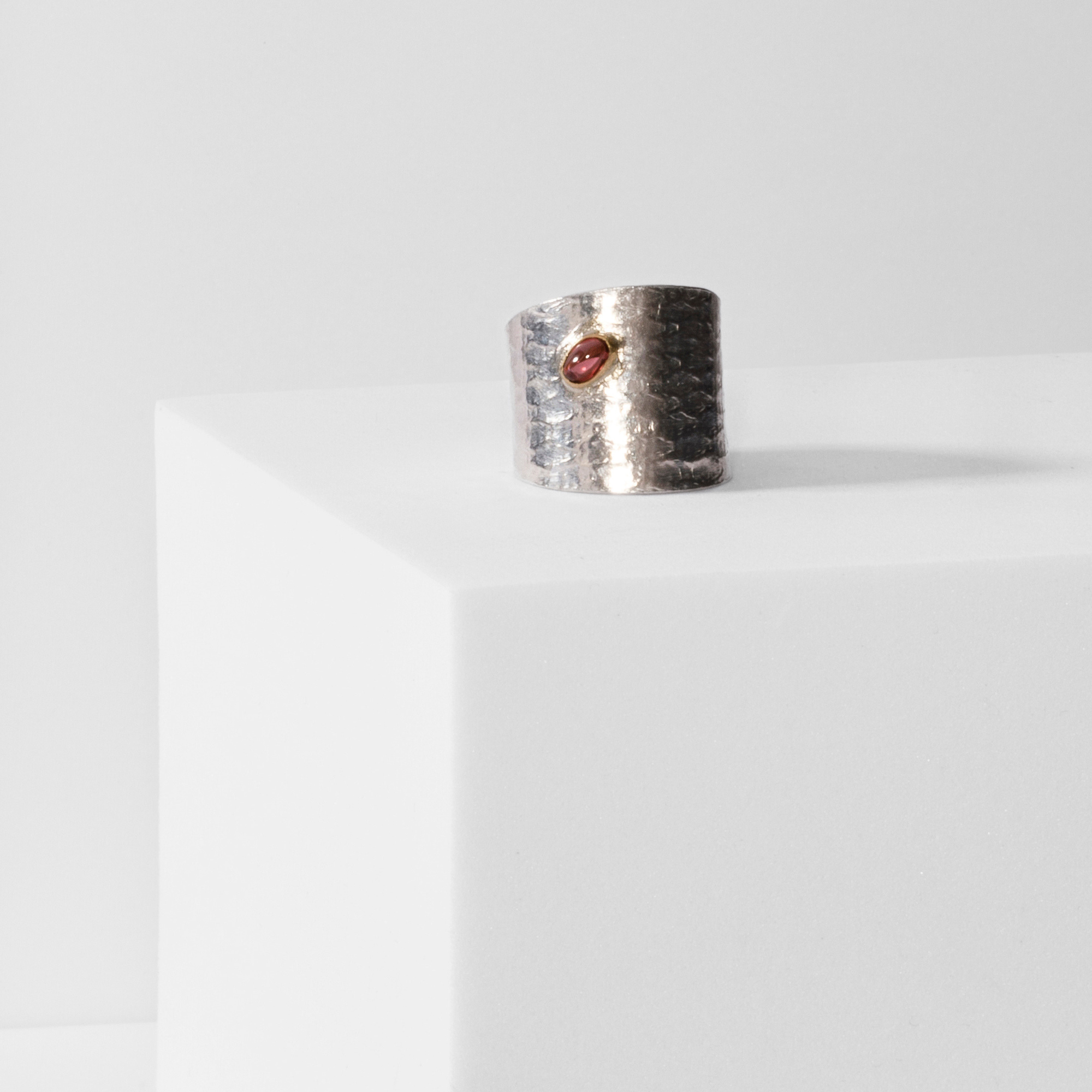 REPTILIA RING · SILVER AND NATURAL STONES