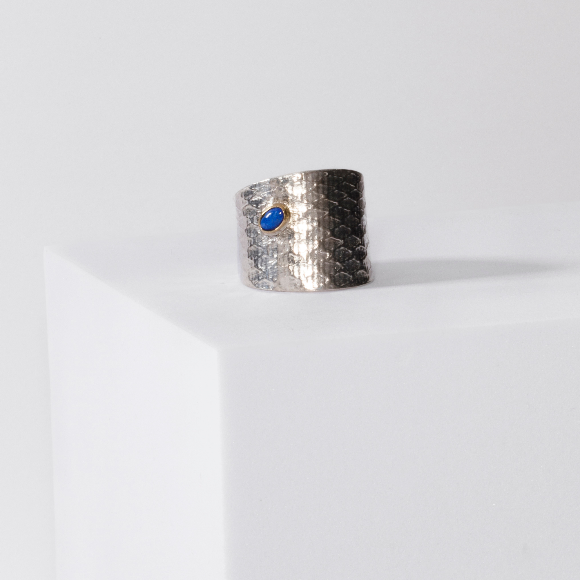REPTILIA RING · SILVER AND NATURAL STONES