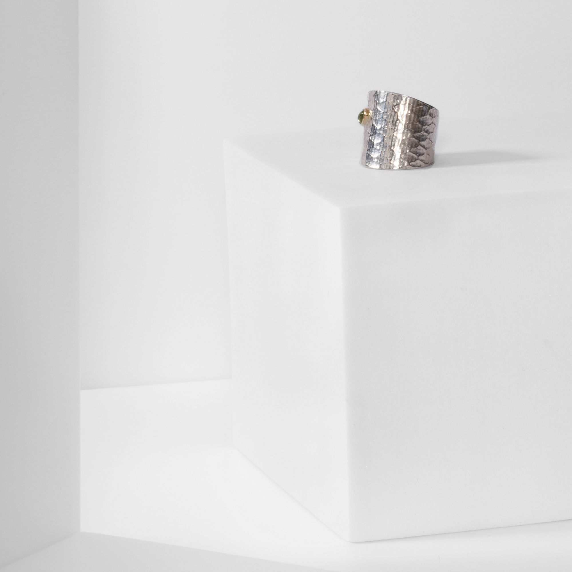 REPTILIA RING · SILVER AND NATURAL STONES