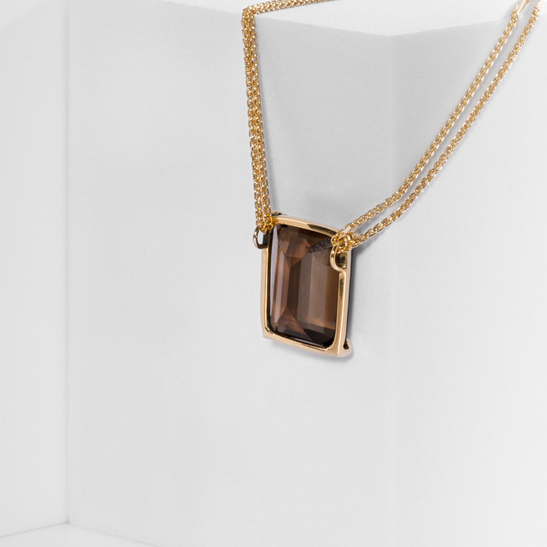 Nova Medium gold necklace with natural gemstone from the gempower collection connecting with your own energy