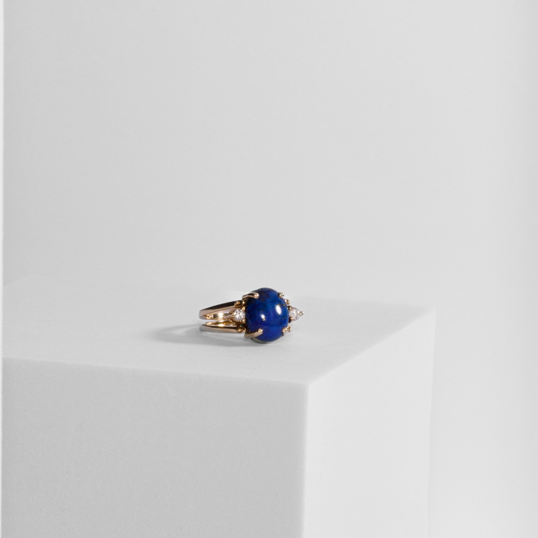 Kinetic ring in gold with diamond and gemstone by Carlota Guardia