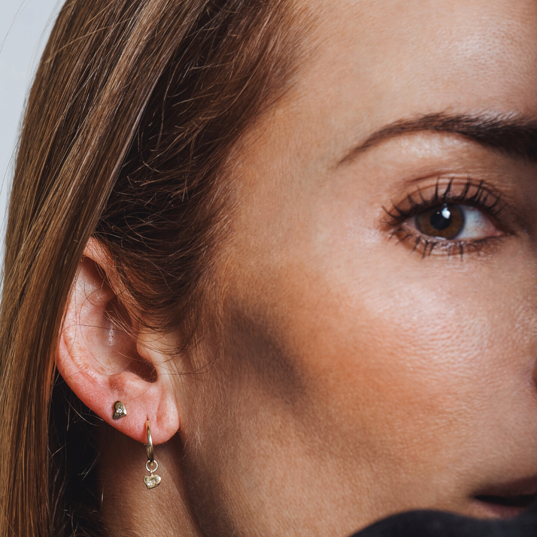 mini-earrings-gold-diamonds-in-ear-conscious-jewelry2.png