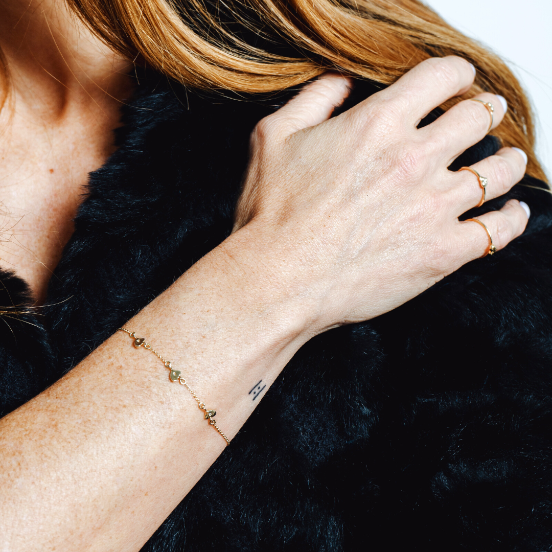 gold-diamond-wrist-bracelet-customizable-jewelry.png