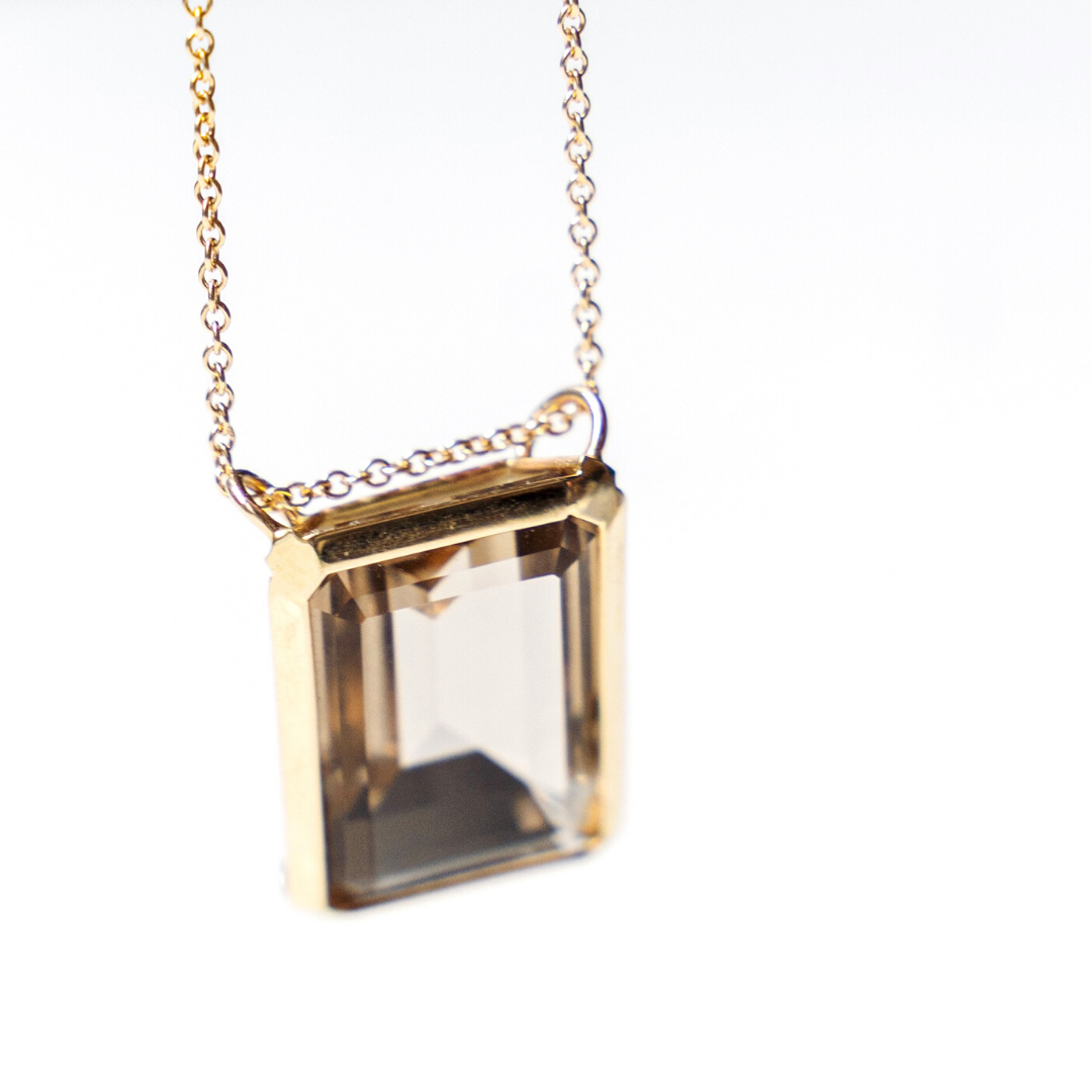 nova-pendant-large-gold-side-view-talisman.png