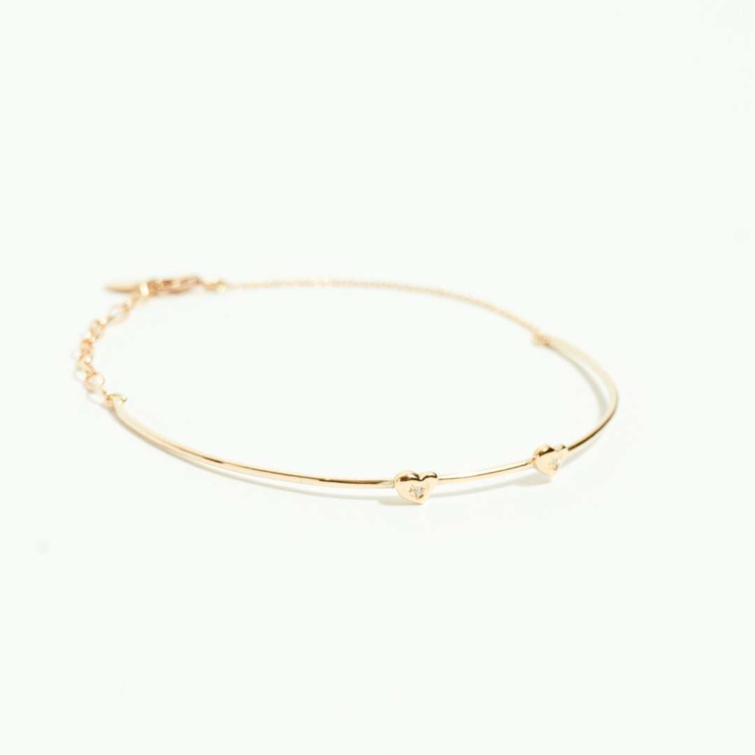 les-amours-bracelet-gold-bangle-side-view.png

